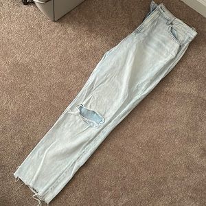 American Eagle boyfriend cut jeans. Size 16. Worn once.